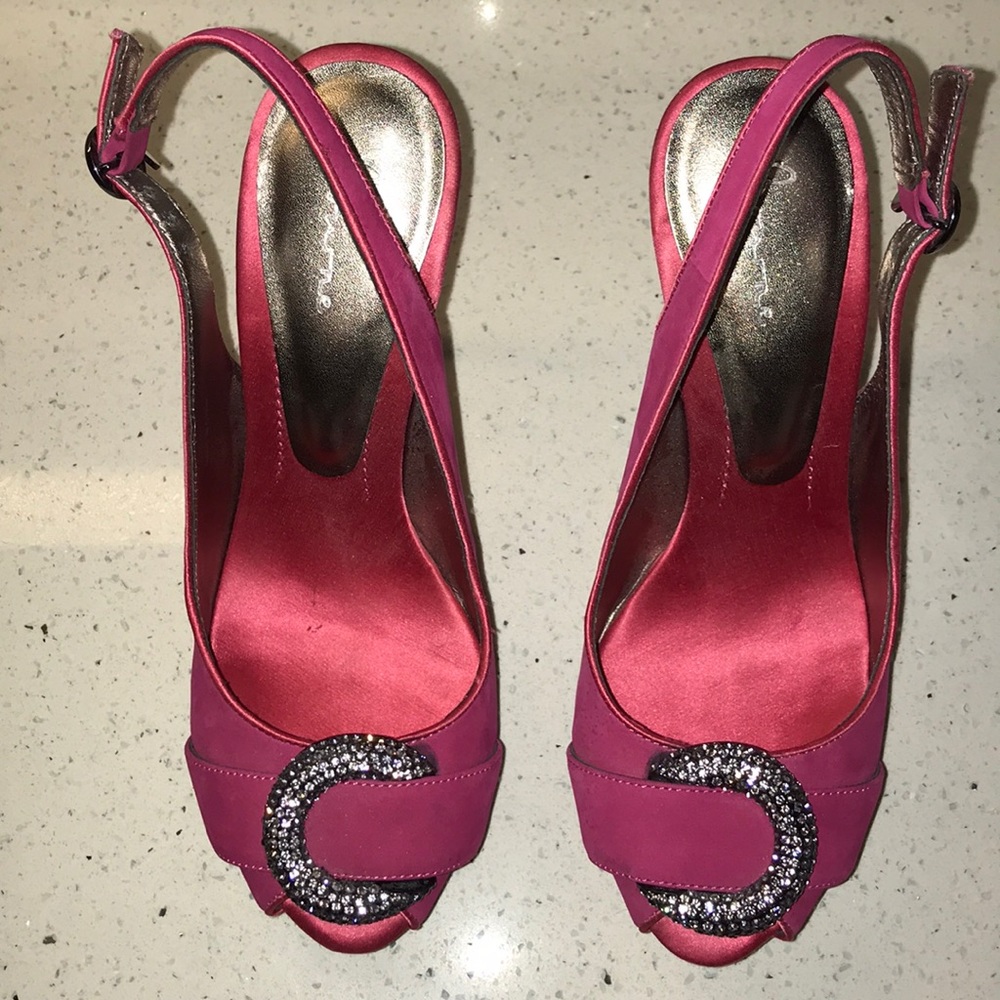 Bourne brand heel